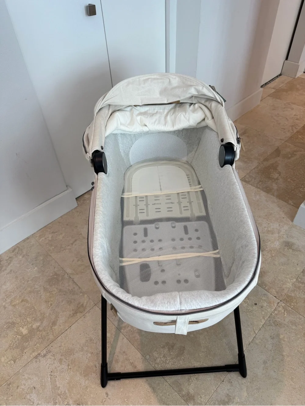 INGLESINA ELEMENT Pure Ecrù carrycot & standup. Both NEW - never used.